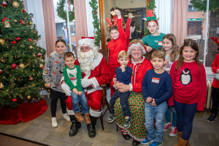 Bellefonte Elks hold  Christmas Party for children